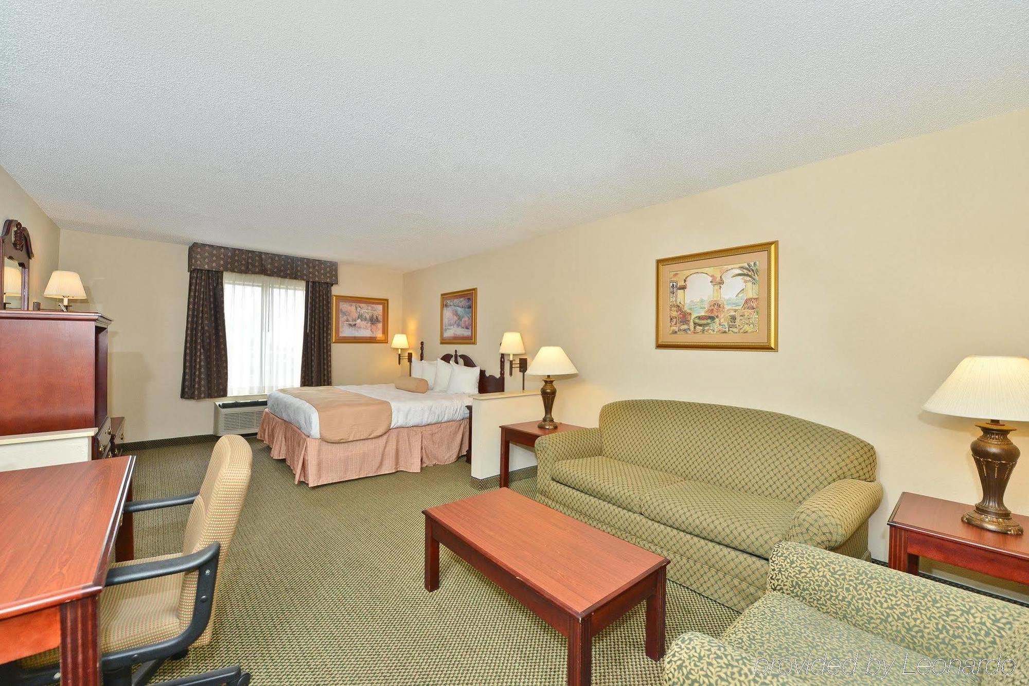 Holiday Inn Express & Suites Evansville North By Ihg Warrenton Buitenkant foto